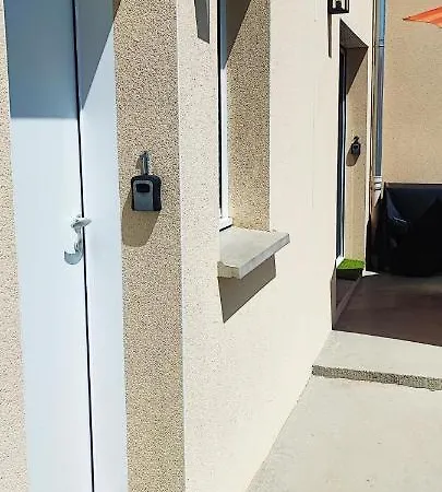 Chambre Vue Lac Av Piscine Prunieres Exterior photo