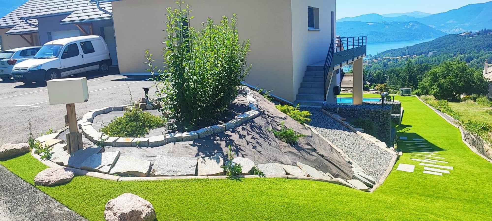 Vue Av Piscine * Prunieres
