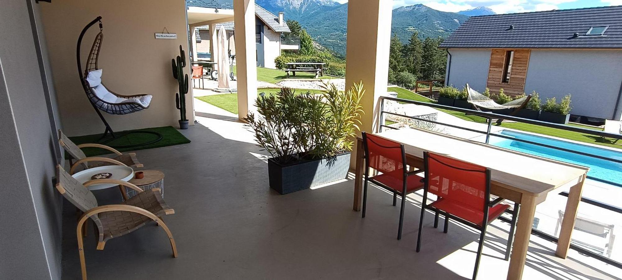 Vue Av Piscine Prunières